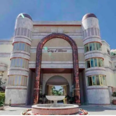 Apartment Frontline Sea In The Center Of Puerto Banus-beach *