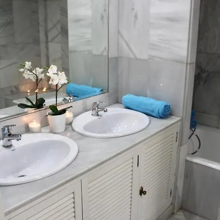 Apartment Frontline Sea In The Center Of Puerto Banus-beach