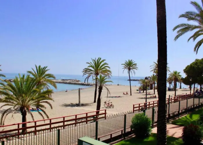 Frontline Sea In The Center Of Puerto Banus-beach 마르베야