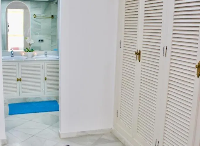 아파트 Frontline Sea In The Center Of Puerto Banus-beach 마르베야