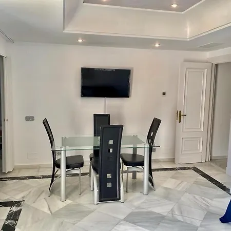 Frontline Sea In The Center Of Puerto Banus-beach شقة