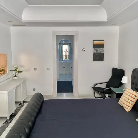 Apartment Frontline Sea In The Center Of Puerto Banus-beach *